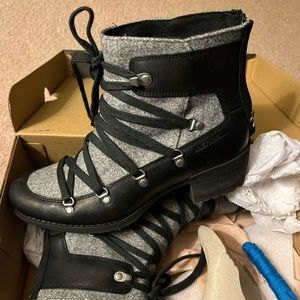 Womens winter boot.  Grey wool and black manmade material by Merell.  New in box